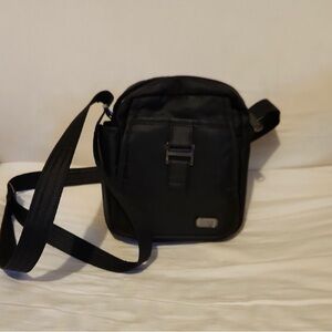 Lug Crossbody-Black-Like New